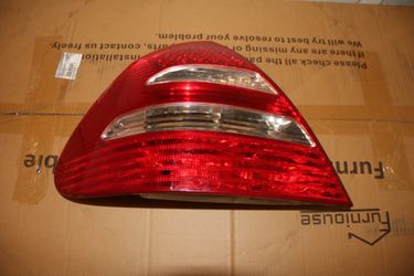 Mercedes E class Benz Rear Drivers (left) Tail Light 03-06