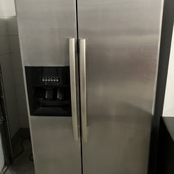 Side-by-side refrigerator