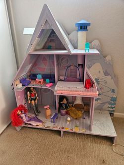 Doll house and barbies