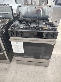 $1526 Samsung Bespoke Gas slide in range with airfry and air sous vide
