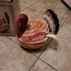 Turkey 1qt Gravy Tureen With Ladle New In Box Fine Ceramic