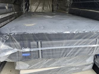 Queen Sealy Posturpedic Pillow Top 