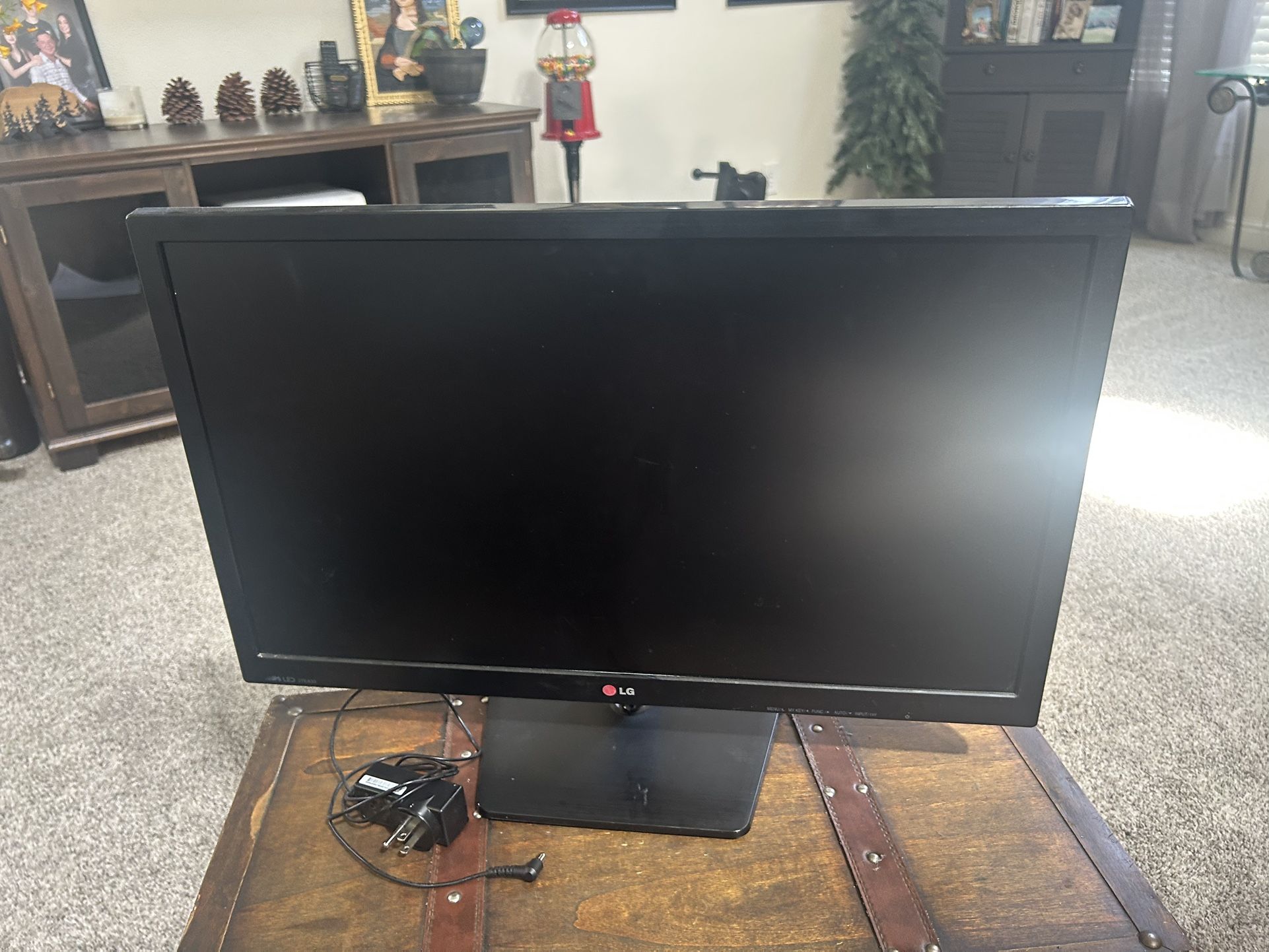 Lg 27” computer monitor