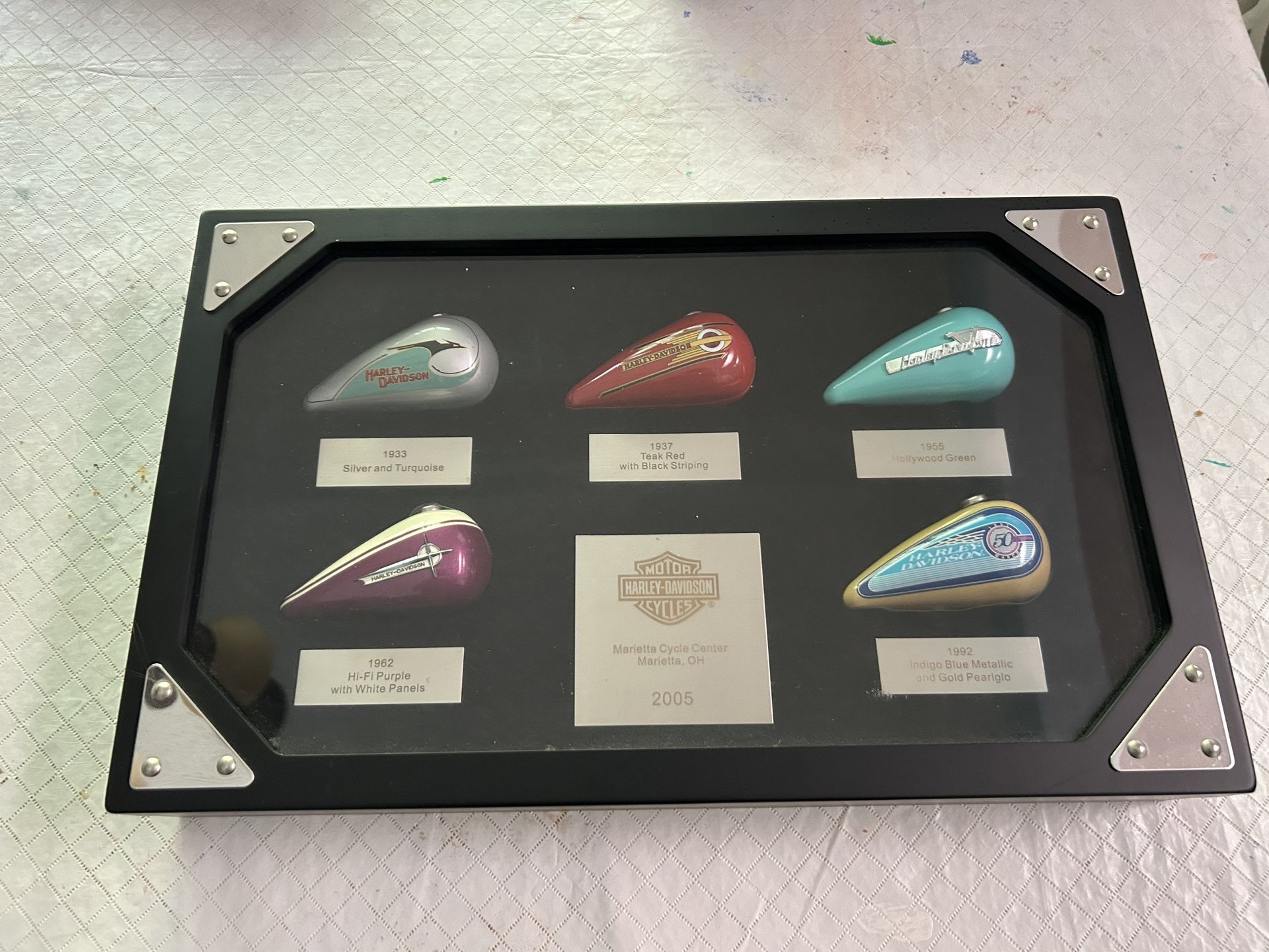 Harley Davidson 2005 Mini Gas Tank Set in Glass Display Case