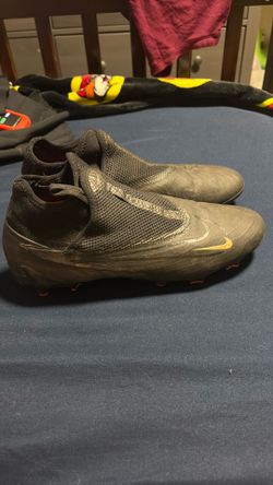 Black Nike phantom gx cleats