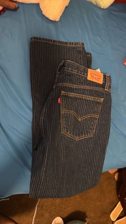 Women’s Levi jeans
