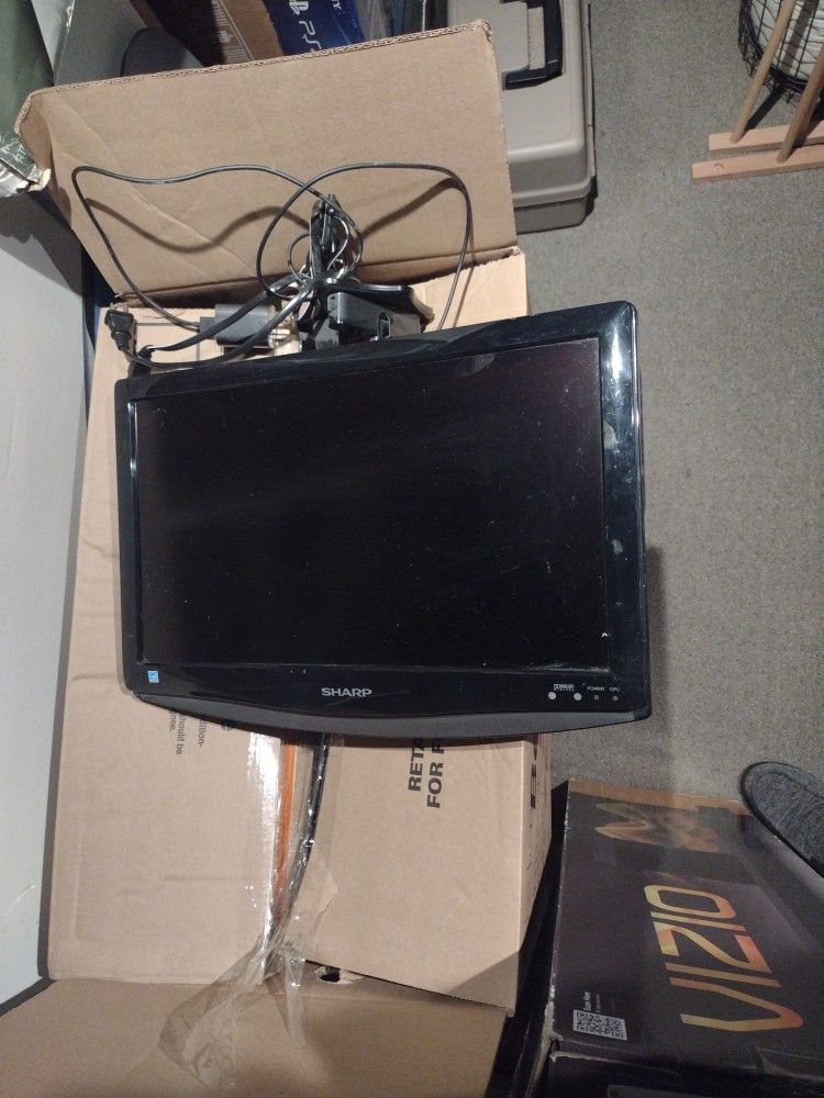 19 Inch TV With Under Cabinet Or Ceiling Mount