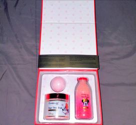 New LIMITED EDITION Disney Minnie Mouse Sweetheart Spa Set