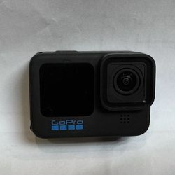 GoPro - HERO11 Black Action Camera Bundle-Black (Box)  With Accessories 
