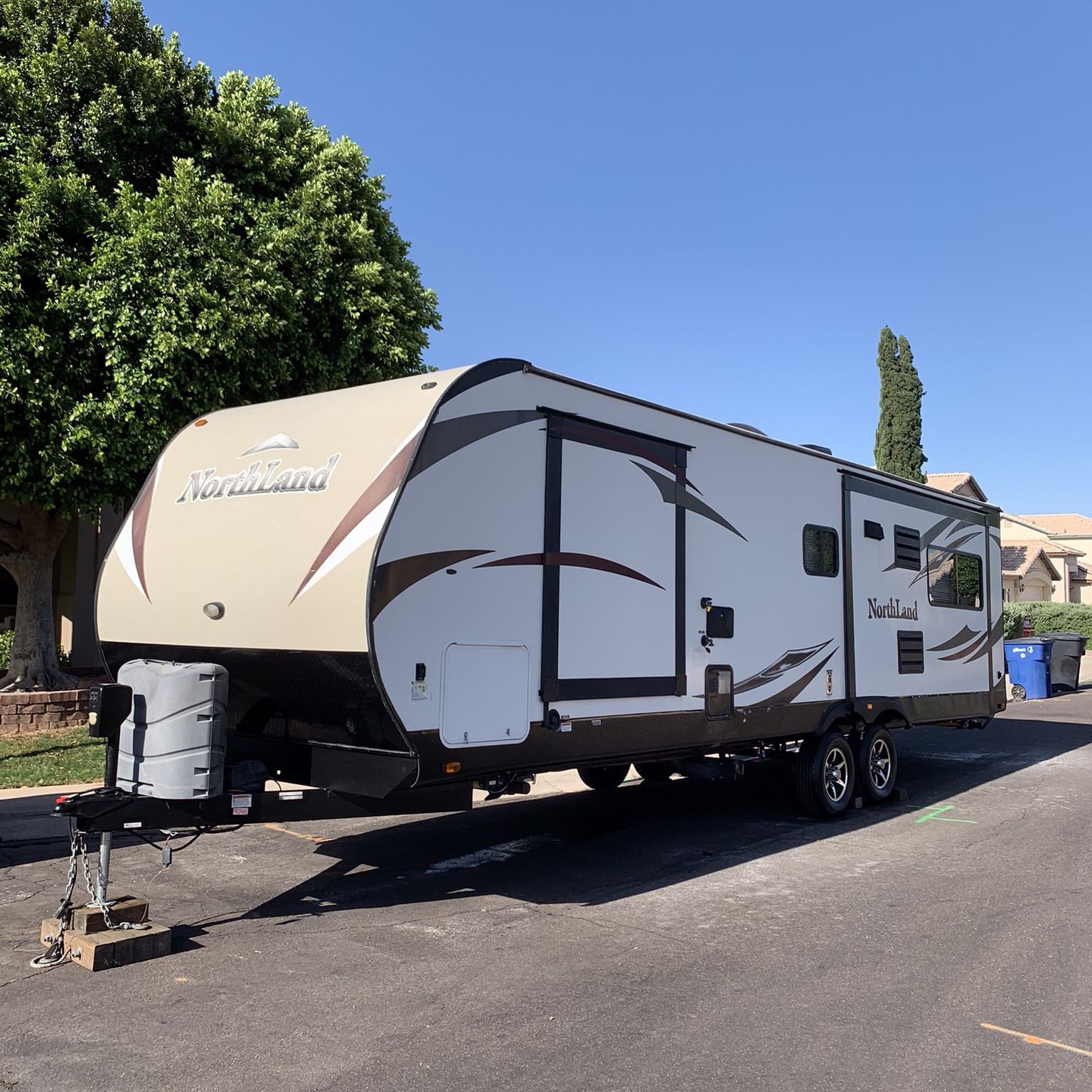 2016 27’ Pacific Coachworks Ress Northland