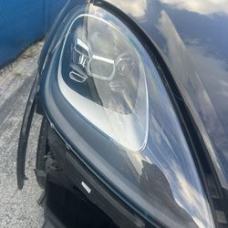 2020 Porsche Cayenne Right Headlight