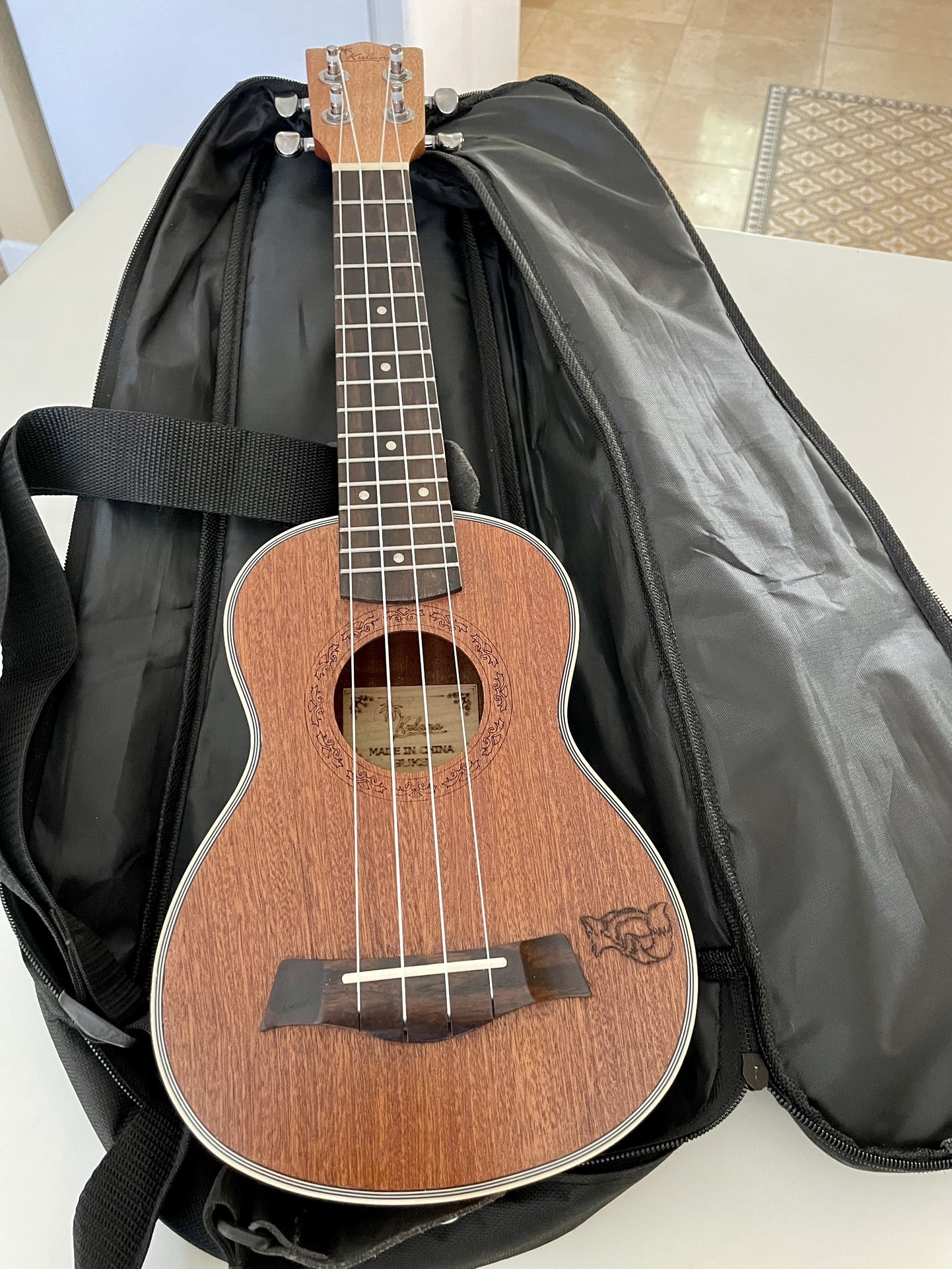 Kulana Deluxe Concert 21" Ukulele,  Mahogany Wood with Strap And Carry Bag