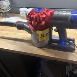 Dyson V8 Vacuum