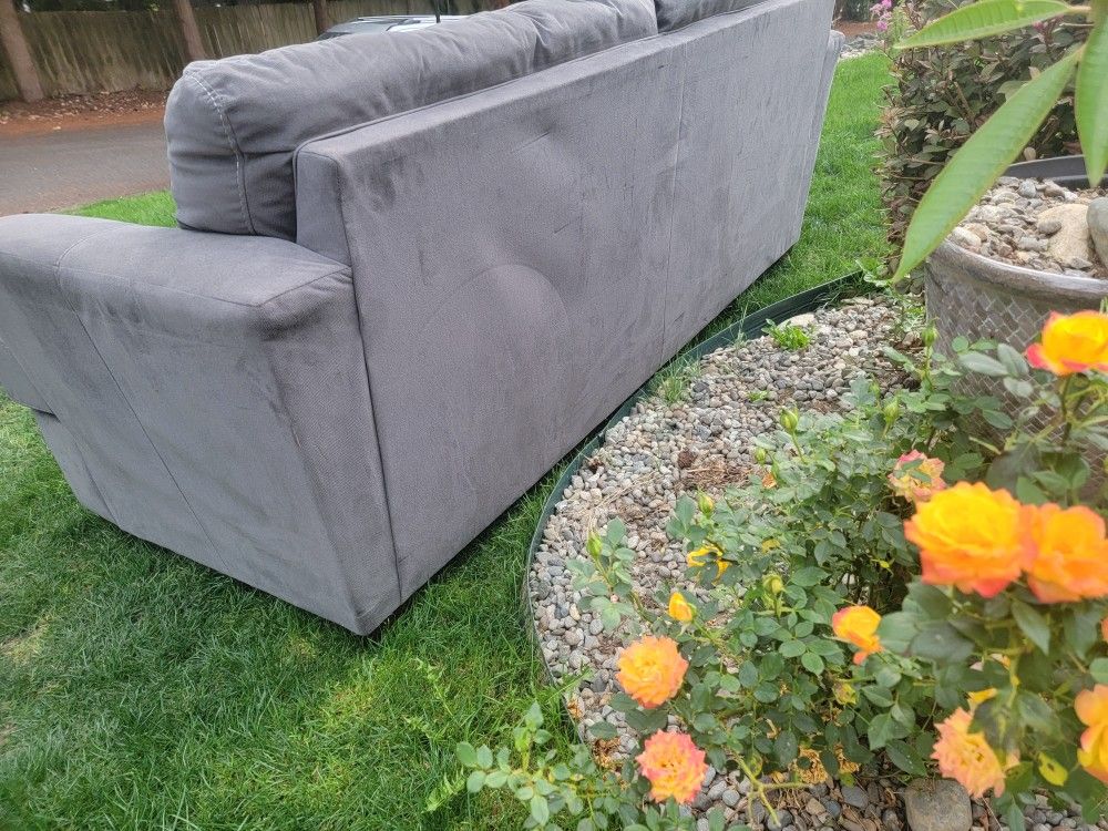Comfortable Clean COUCH