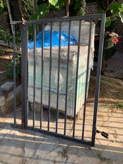 Iron small gate