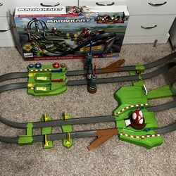 2022 Hot Wheels Mario Kart Circuit Track Set (GCP27)