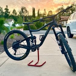 2019 Black Giant Trance 2 27.5 Medium frame