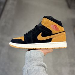Jordan 1 Mid SE “Black Flax” Sizes 8 / 8.5 / 9 / 9.5 / 10 / 10.5 / 11 / 12 / 13 IN HAND BRAND NEW