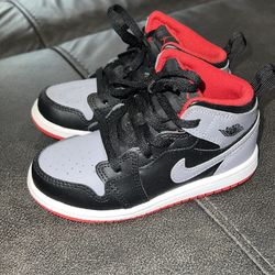 Toddler Jordan 1 Mid black/ cement grey - fire red