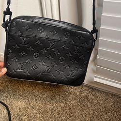 Louis Vuitton Messenger Bag for Sale in Montgomery, AL - OfferUp