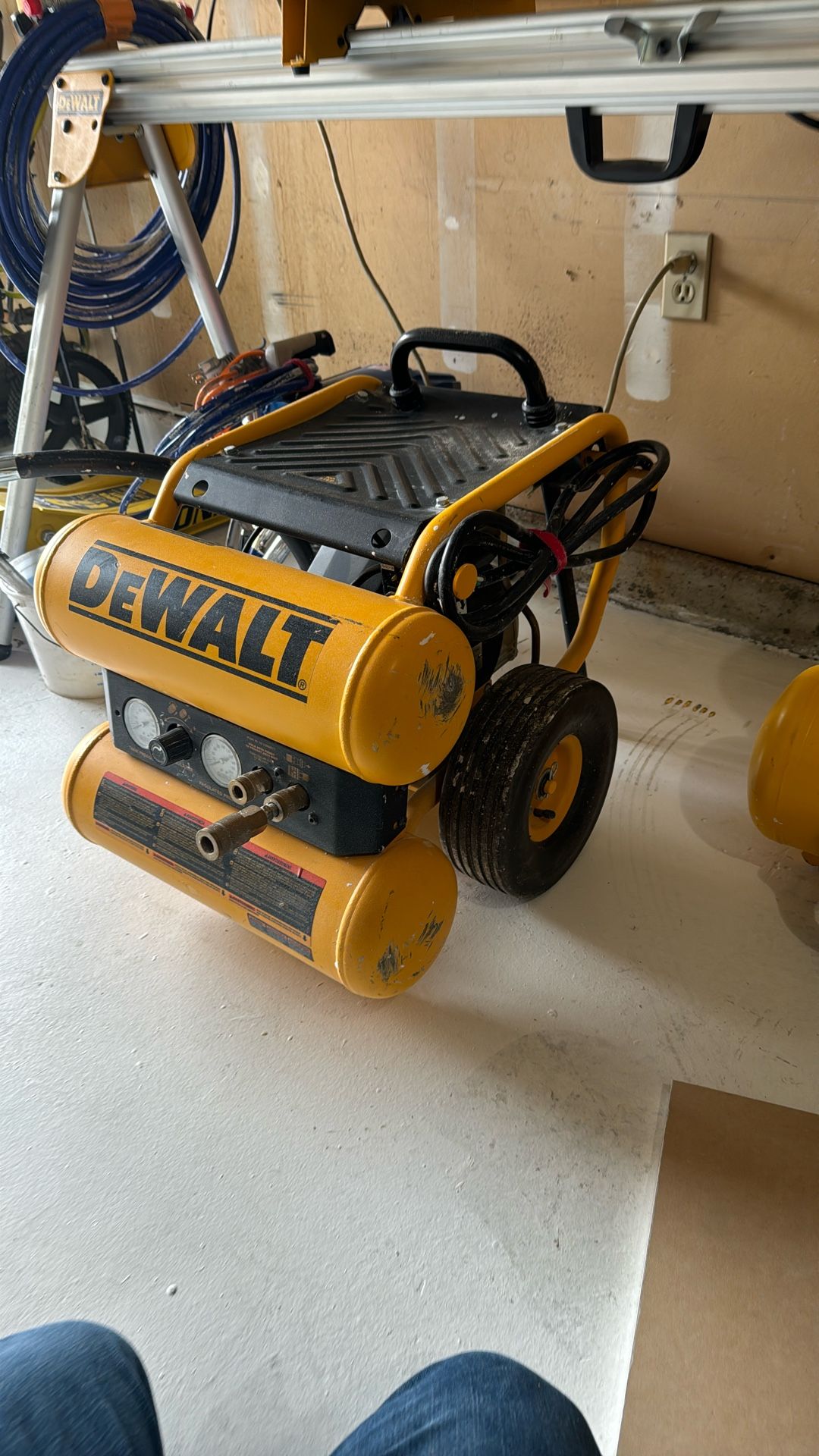 Dewalt Compressor