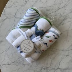 Brand New Hooded Baby Towels (Dinosaur) 