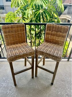 Set of 2 Woven Wicker Counter Stools – Natural Rattan Style