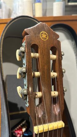 Classic folk guitar - Yamaha