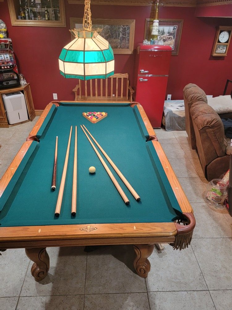 Billiard AMF Paymaster Pool Table And Light