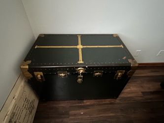 Antique Vacationer Trunk
