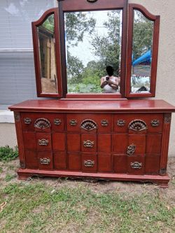 Dresser With Mirror