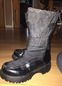 Girls size 12 Paton Leather Snow Boots