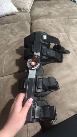 Breg T Scope Knee Brace  ✨ Professional adjustable knee brace in great condition. Designed for post-surgery recovery, knee stabilization, and injury s