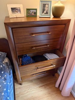 Lyncott 5 Drawer Chest of Drawers