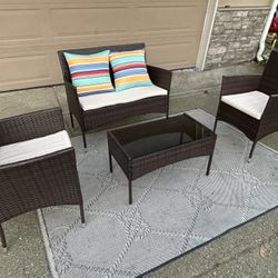 Like New Beautiful Patio Set 