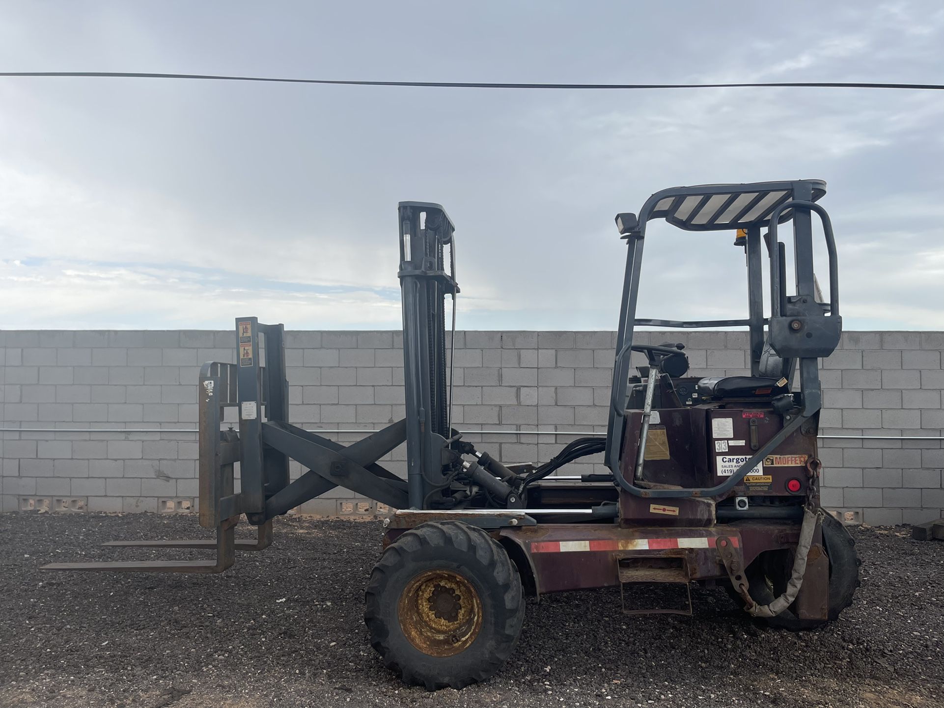 2005 MOFFETT M5500 PIGGYBACK EXTRA REACH FORKLIFT