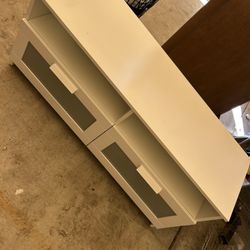 Este Mueble X $100.  O Mejor Oferta. Para La Televisión 