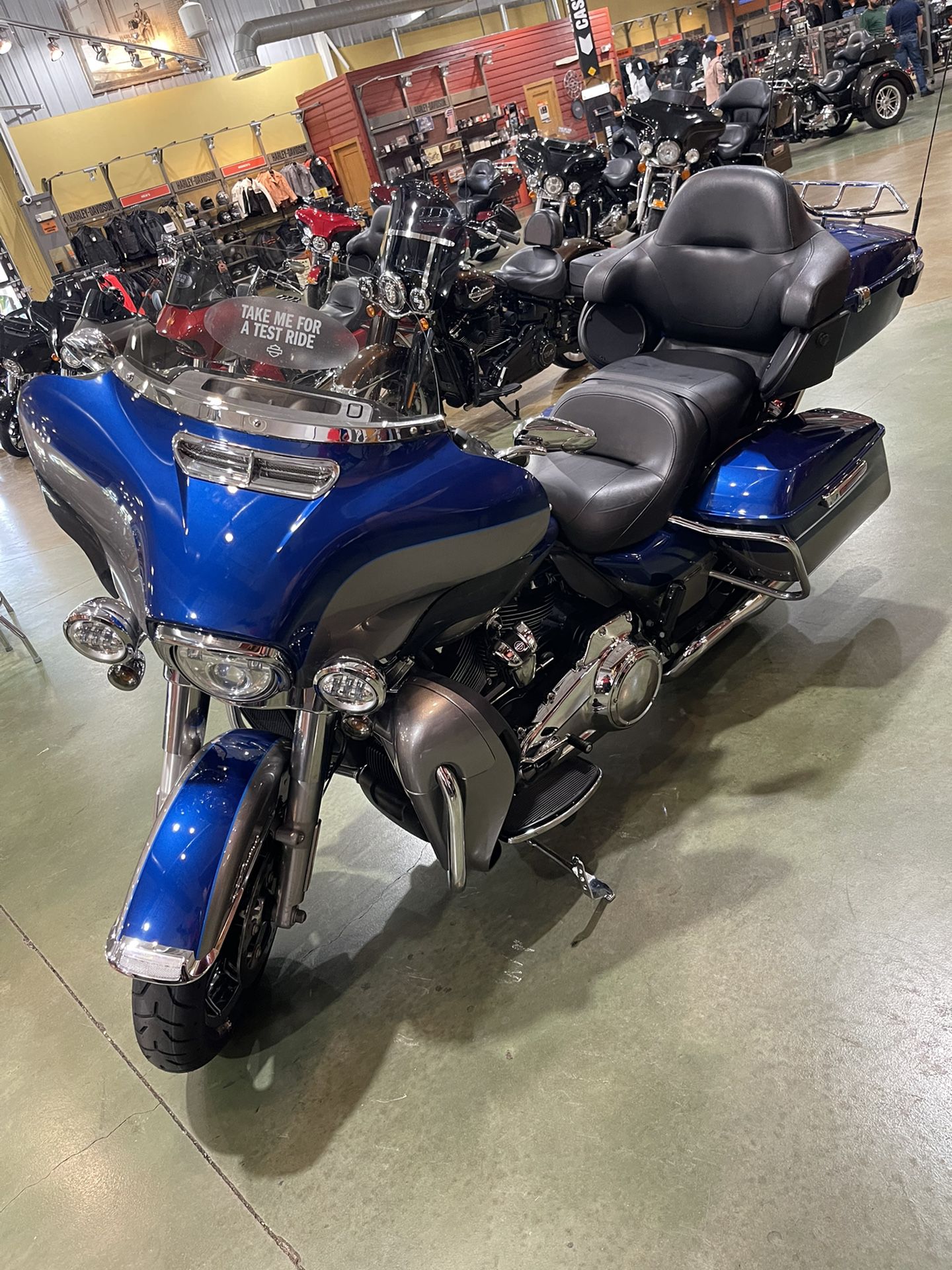 2017 Harley Davidson Blue and Silver Turing Cruiser