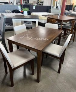 Cute‼️ 5-Pc Dining Table Set Oak Finish