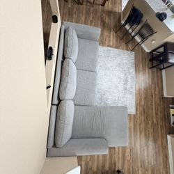 Modern Gray Sectional Sofa with Chaise – Excellent Condition