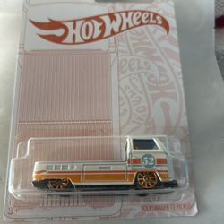 Hot Wheels Volkswagen T2 Pickup Pearl & Chrome Series VW Bus 2019 Chopped Van