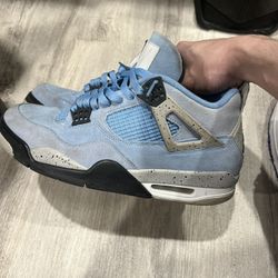 Air Jordan 4 Retro “University Blue” Size 10.5