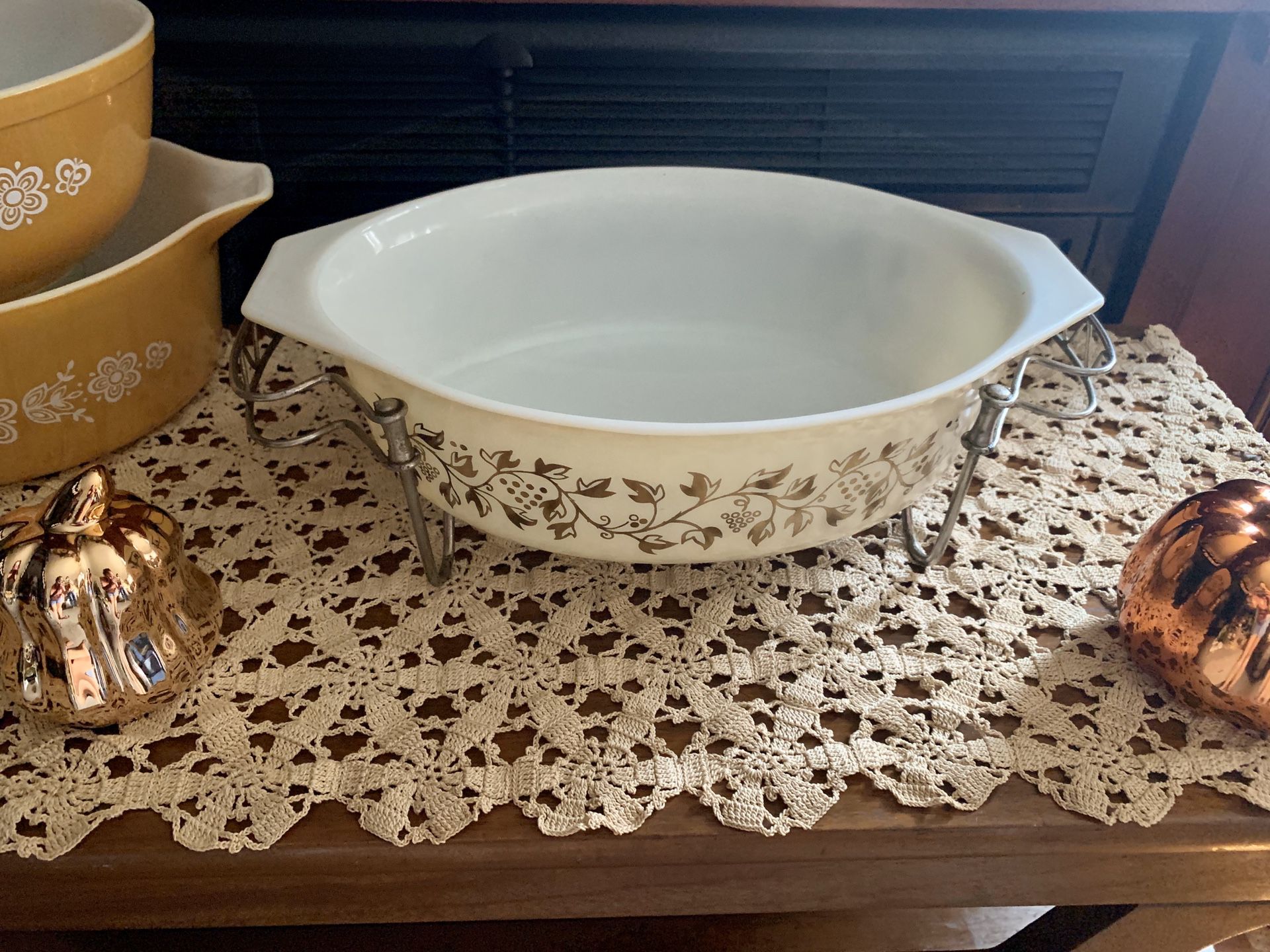 Vintage Pyrex Bowl with Stand