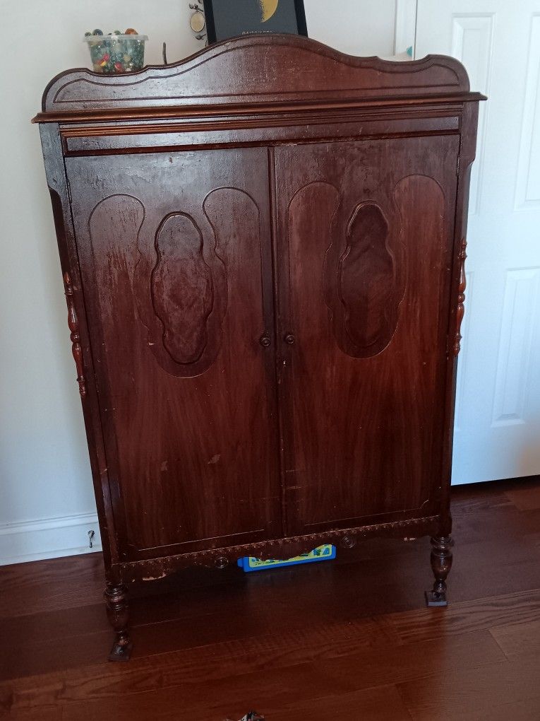 Classic ARMOIRE