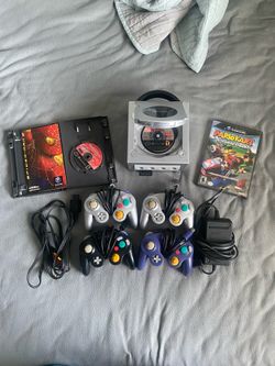 Nintendo GameCube 4-Player Bundle - Mario Kart & 4 Controllers!