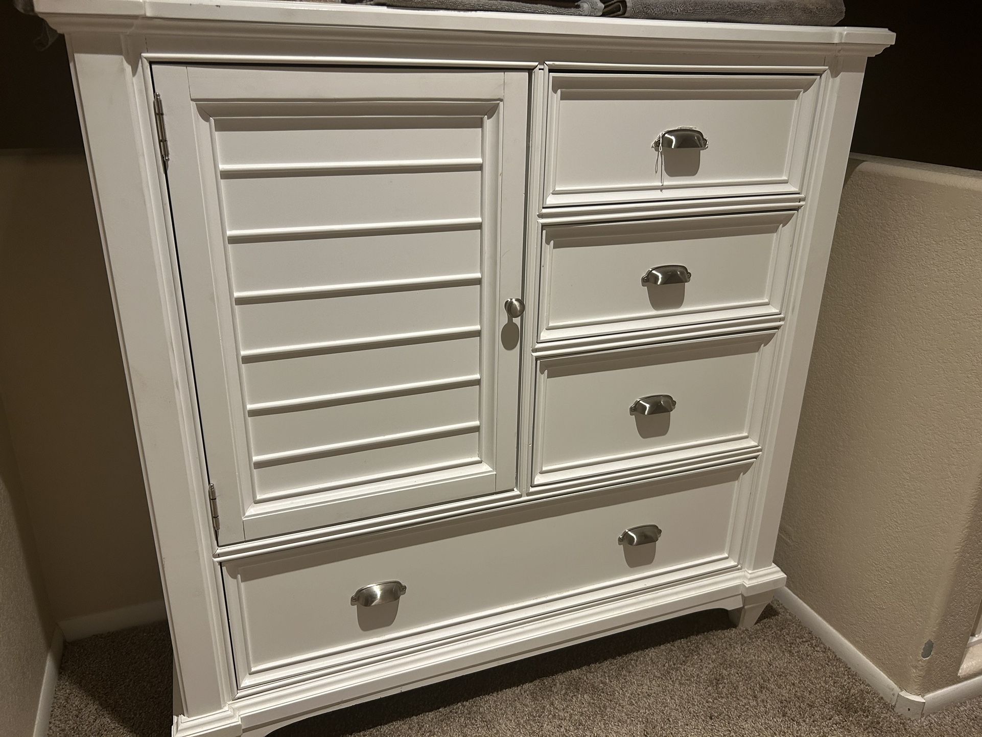 White 4 Drawer Armoire/Chest