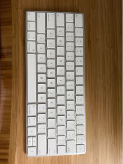 Apple Magic Keyboard (Wireless Bluetooth, Rechargeable) – Works Great