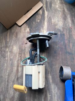 Bosh fuel gas pump original from 2005 gmc yukon denali