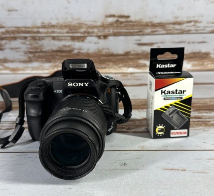 Sony Alpha a200 10.2MP DSLR Camera with 55-200 Zoom Lens New Batt & Charger