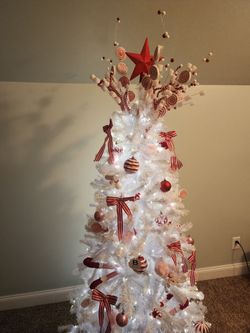 *** BRAND NEW- WHITE CHRISTMAS TREE W/ ORAMENTS ***